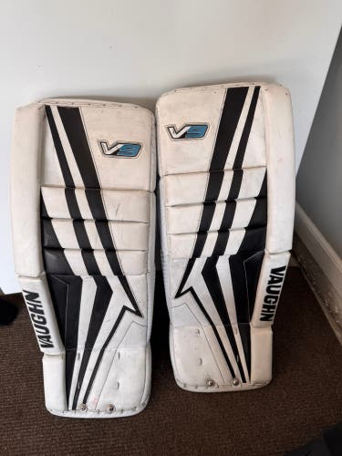 26" Vaughn Velocity V9 Goalie Leg Pads (Used)