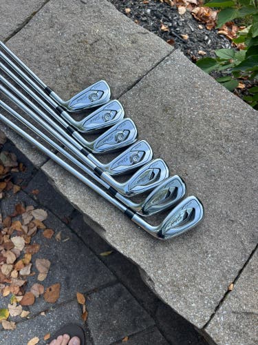 Men's 2019 Titleist T200 Right Handed Iron Set Stiff Flex 8 Pieces Steel Shaft (Used)