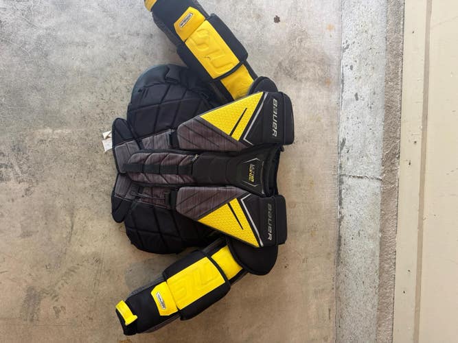 Senior Small Bauer Supreme Ultrasonic Goalie Chest Protector (Used)