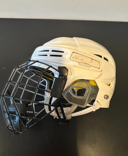 Youth Bauer Re-Akt 100 Helmet (Used)