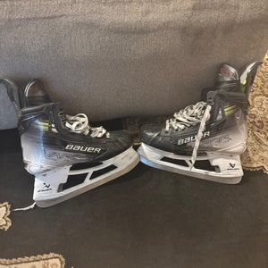 Bauer Vapor Hyperlite 2 Hockey Skates 6 (Used)