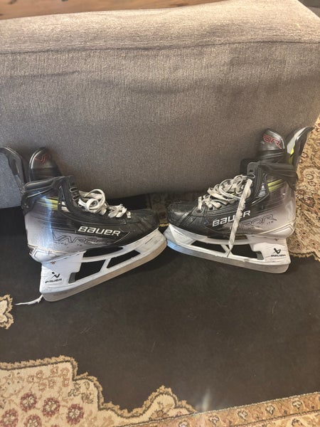 Bauer Vapor Hyperlite 2 Hockey Skates 6 (Used)