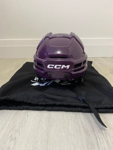 Large CCM Super Tacks X Helmet