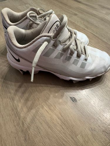White Kid's 1.5Y (Big Kids / Youth) Youth Nike vapor Low Top Molded Cleats (Used)