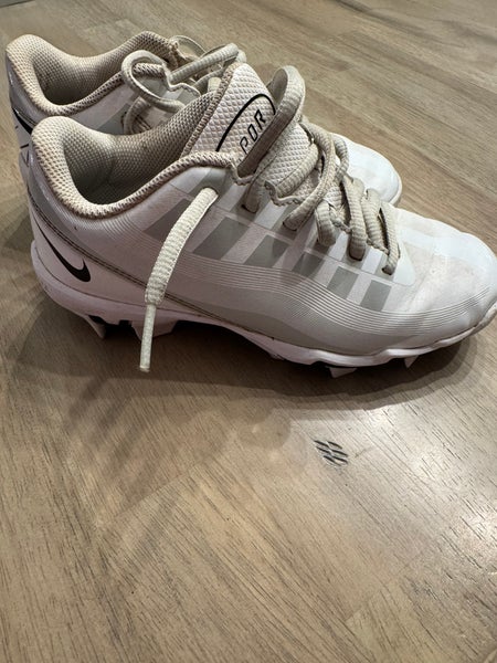 White Kid's 1.5Y (Big Kids / Youth) Youth Nike vapor Low Top Molded Cleats (Used)