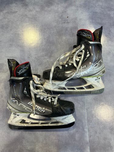 Senior Bauer Vapor Hyperlite Hockey Skates Regular Width 9 (Used)