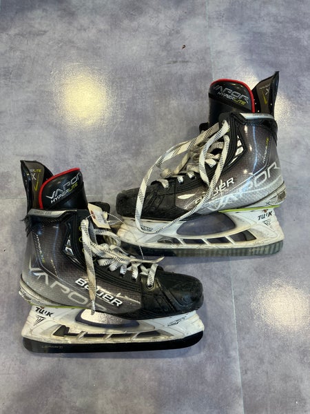 Senior Bauer Vapor Hyperlite Hockey Skates Regular Width 9 (Used)