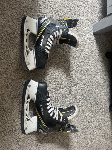 CCM Super Tacks AS1 Hockey Skates Wide Width Size 4.5 (Used)