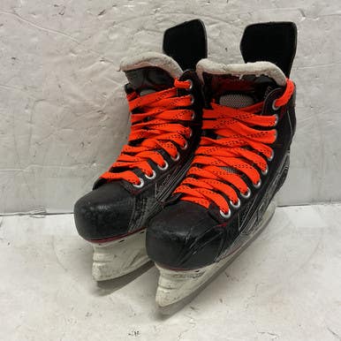 Used Bauer VAPOR X500 Junior Hockey Skate White/Black/Red Junior 02 11855-S000190885