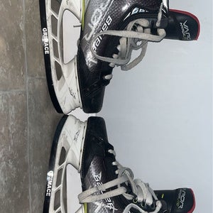 Bauer Vapor Hyperlite 2 Hockey Skates Extra Wide Width 10 (Used)