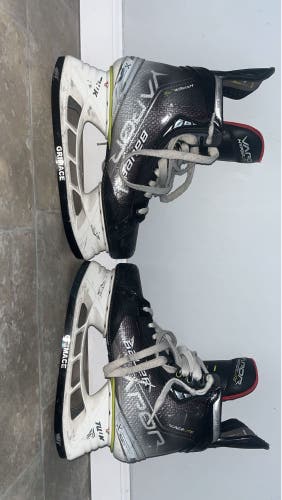 Bauer Vapor Hyperlite 2 Hockey Skates Extra Wide Width 10 (Used)