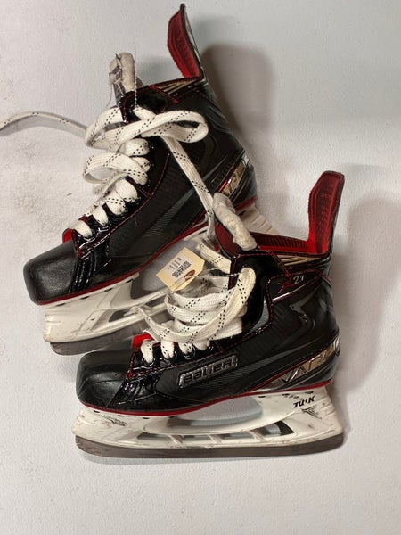 Senior Bauer Vapor X2.7 Hockey Skates Regular Width 5.5 (Used)