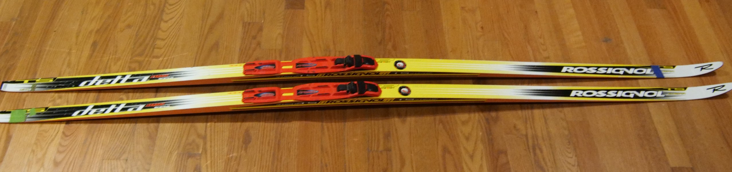Skate Unisex Rossignol Delta Cross Country Skis With Bindings (Used)