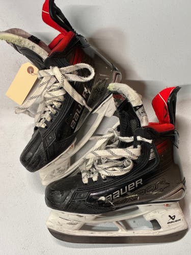 Junior Bauer M5 Pro Skates (3.5/D)