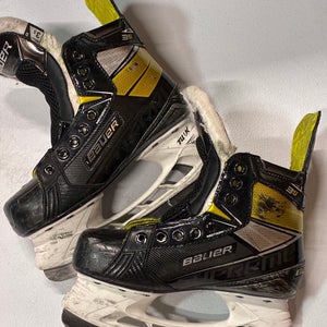Junior Bauer Supreme 3S Hockey Skates Size 3.5 (Used)