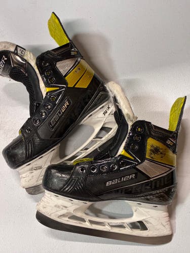 Junior Bauer Supreme 3S Hockey Skates Size 3.5 (Used)