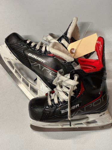Youth Bauer Vapor 3X Pro Hockey Skates Regular Width 12 (Used)