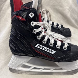 Junior Size 2 Bauer NSX Ice Hockey Skates. Excellent Condition