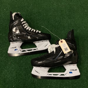 Senior True Catalyst Pro Hockey Skates Regular Width Pro Stock 9 (New)
