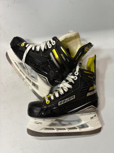 Junior Bauer Supreme S35 Hockey Skates Regular Width Size 2 (Used)