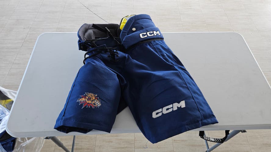 Men's Blue Senior Medium CCM HPTK Hockey Pants Pro Stock (Used)