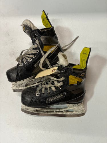 Youth Bauer Supreme 3S Pro Hockey Skates Regular Width 13 (Used)