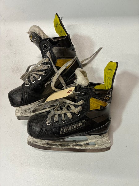 Youth Bauer Supreme 3S Pro Hockey Skates Regular Width 13 (Used)