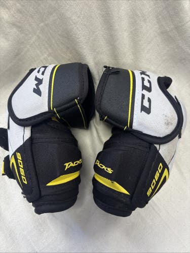 Junior size medium CCM tacks 9060 ice hockey player elbow pad pads