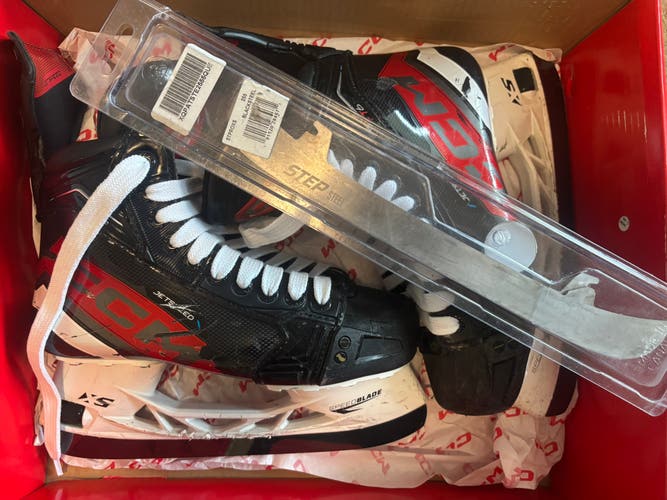 CCM JetSpeed FT6 Hockey Skates Regular Width 6 (Used) + Extra Set of Blades