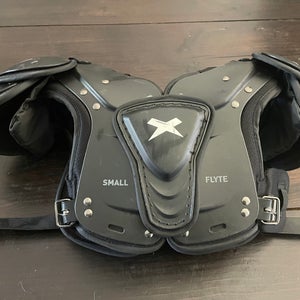 Small Youth Xenith Flyte Shoulder Pads (Used)