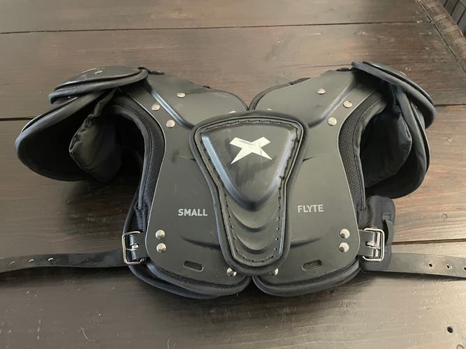 Small Youth Xenith Flyte Shoulder Pads (Used)