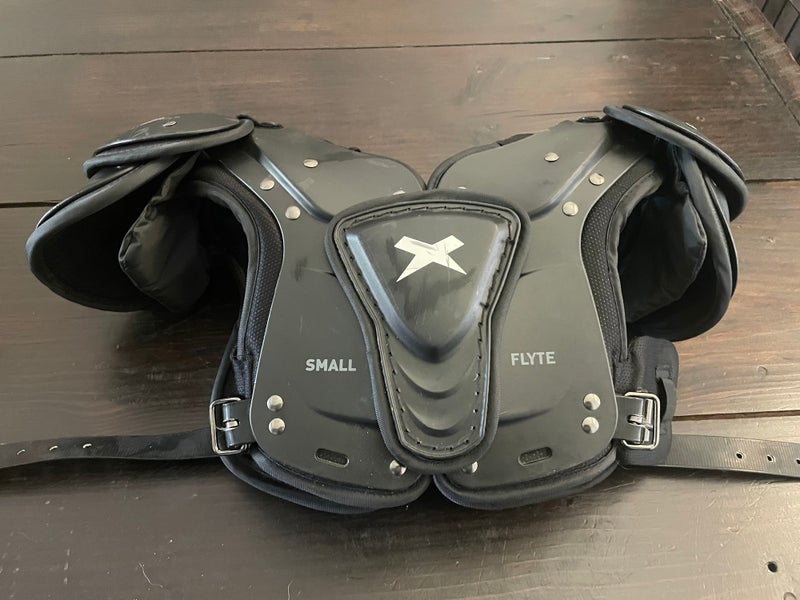 Small Youth Xenith Flyte Shoulder Pads (Used)