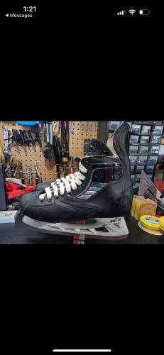 2023 True Pro Custom Hockey Skates Regular Width 8 (Used)