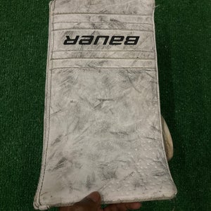 White Junior Bauer GSX Goalie Gloves & Blockers Regular (Used)