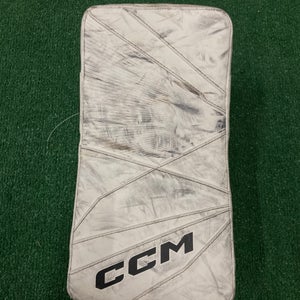 White Junior CCM Axis 2.5 Goalie Gloves & Blockers Regular (Used)