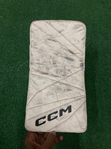 White Junior CCM Axis 2.5 Goalie Gloves & Blockers Regular (Used)