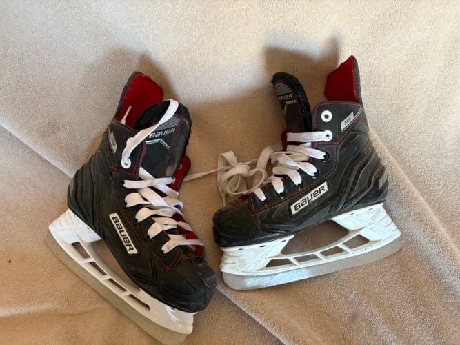 Bauer Ns Hockey Skates Regular Width Y12 (Used)