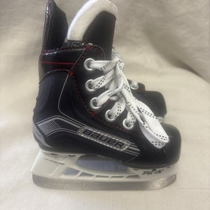 Junior Youth Size 6 Bauer Vapor X300 Ice Hockey Skates.  Excellent Condition.