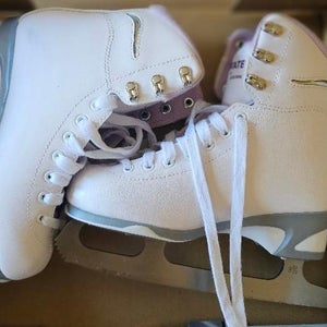 Jackson Ultima SoftSkate JS 180 Ladies Figure Skates for Adult/Girls Size 4 (New)