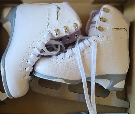 Jackson Ultima SoftSkate JS 180 Ladies Figure Skates for Adult/Girls Size 4 (New)