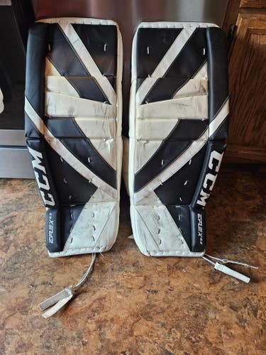 2022 33" CCM Eflex 5.5 Goalie Leg Pads