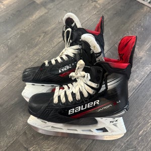 Bauer Vapor X4 Hockey Skates Size 4 (Used)