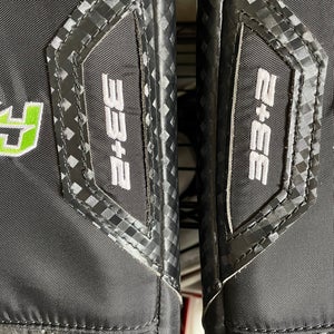 33" Vaughn SLR4 Pro Goalie Leg Pads (Used)