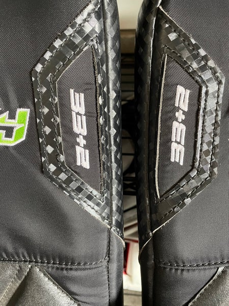 33" Vaughn SLR4 Pro Goalie Leg Pads (Used)