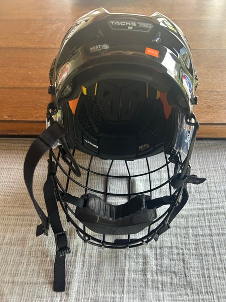Brand New Medium CCM Tacks 720 Helmet (Nest Tech D30 I.Q.SHION DRI) and CCM FM 580 Medium Black Cage