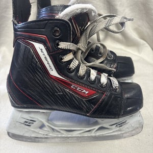 Junior Youth Size 13.5 CCM JETSPEED Ice Hockey Skates.
