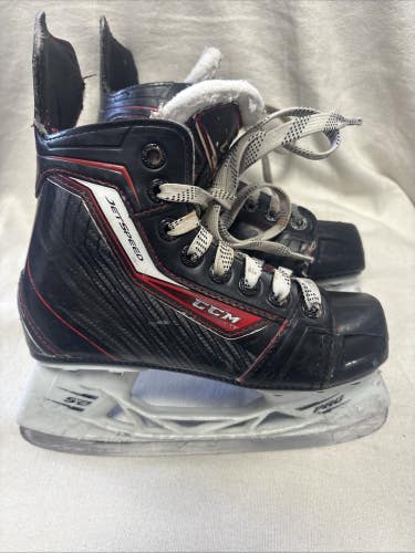 Junior Youth Size 13.5 CCM JETSPEED Ice Hockey Skates.