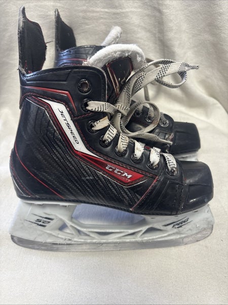 Junior Youth Size 13.5 CCM JETSPEED Ice Hockey Skates.