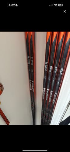 Intermediate Bauer Vapor Hyperlite 2 Left Hand Hockey Stick P28 Pro Stock (Used)