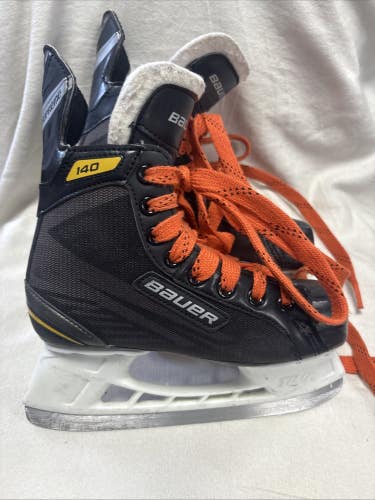 Junior Size 2 Bauer Supreme 140 Ice Hockey Skates. Excellent Condition